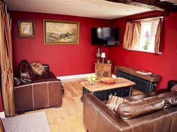 ควีนแอนน์ สเตเบิล Villa บ็อกซ์ ภายนอก รูปภาพ